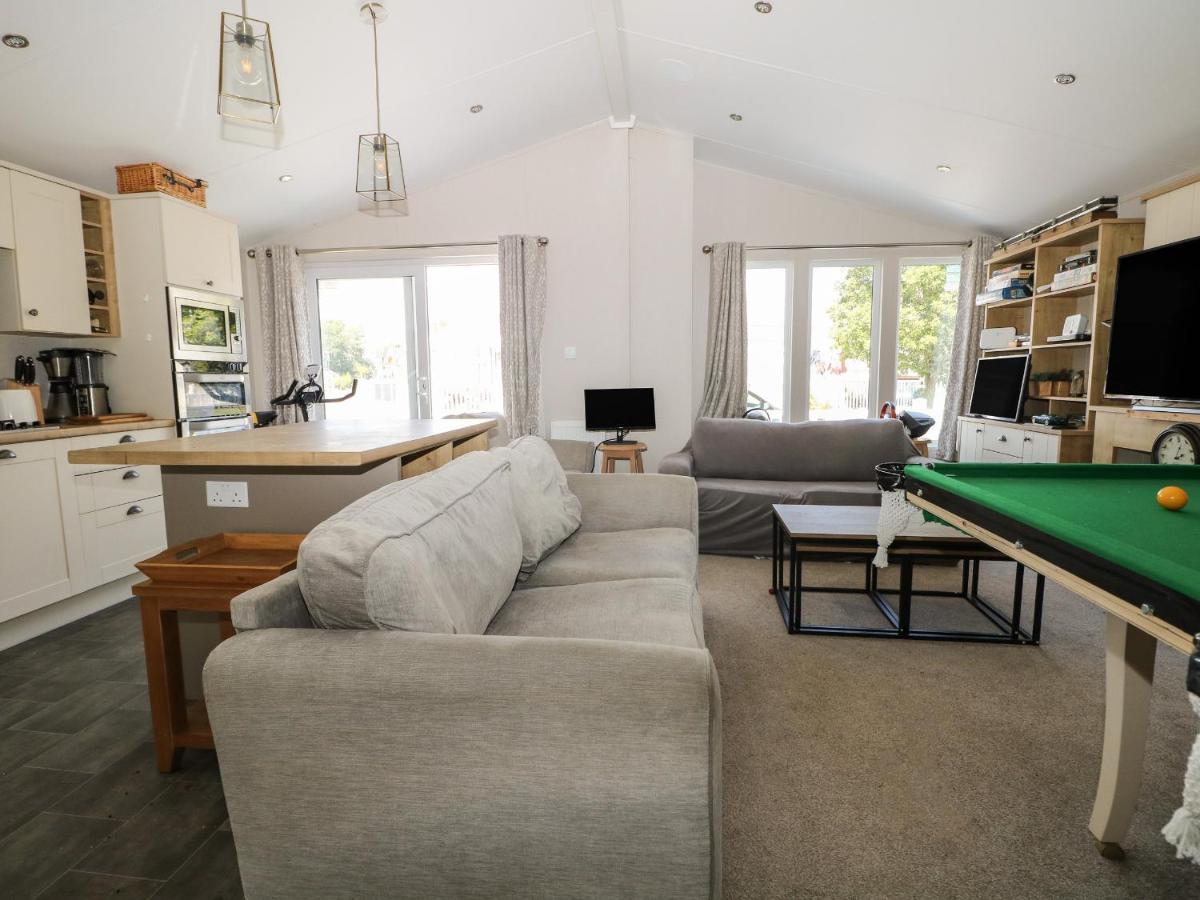 The Goodwood Lodge Chichester Buitenkant foto